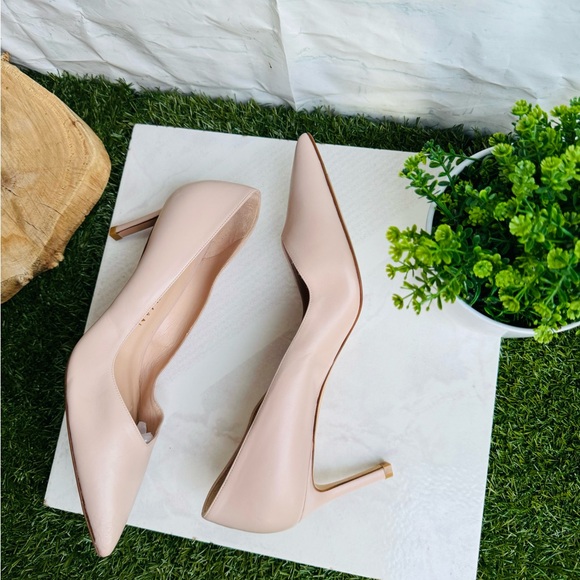 STUART WEITZMAN NUDE  pointy toe Anny Pumps Size  9.5 - Picture 3 of 16
